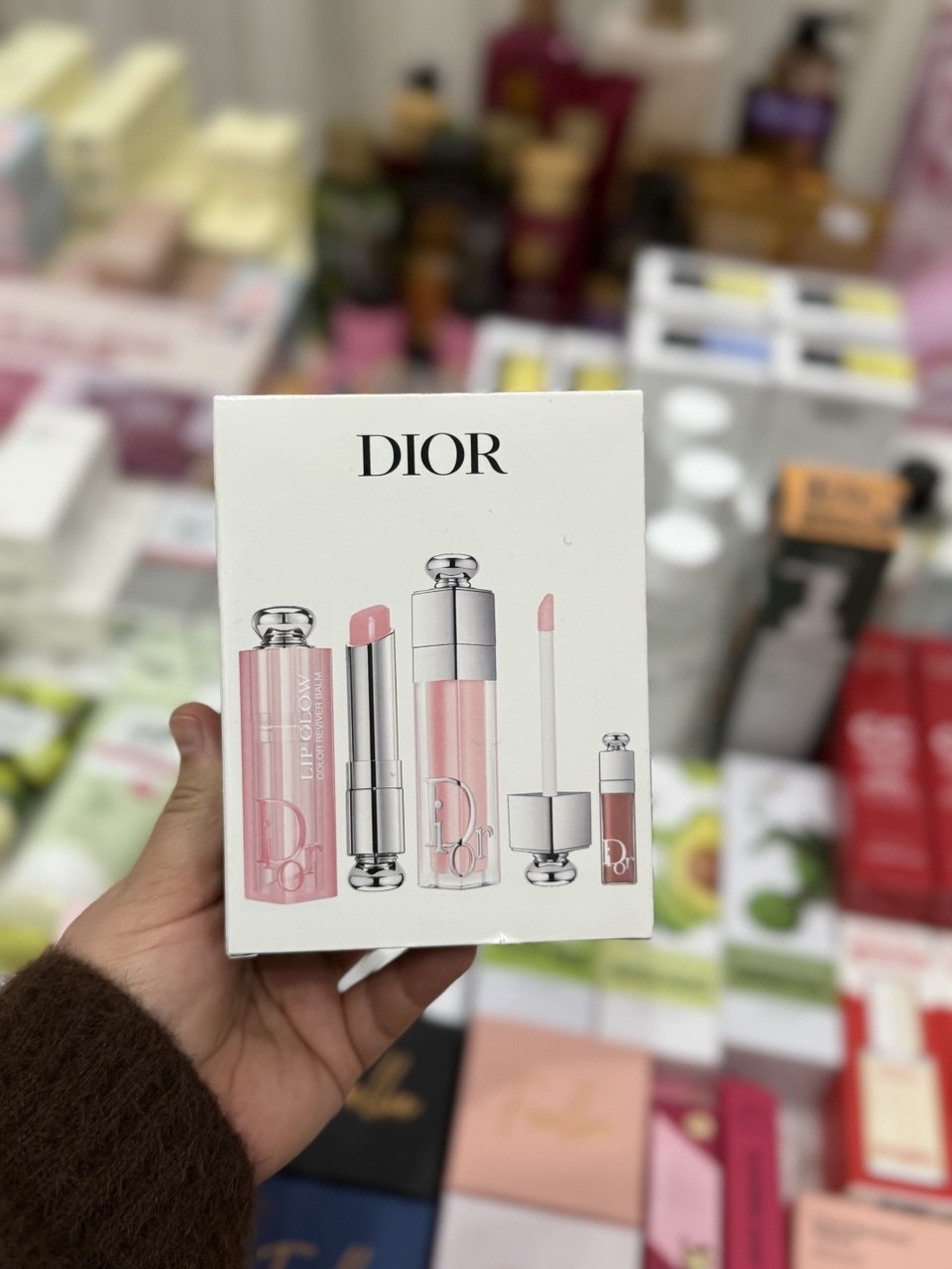 Dior uch qismli lab bo‘yoqlari to‘plami